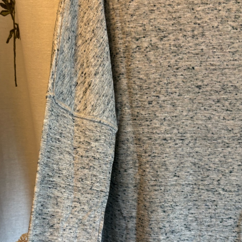 Athleta lightweight gray top - Picture 3 of 5